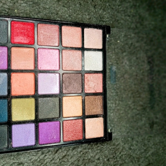 Modern metallic eye collection - Picture 3 of 4